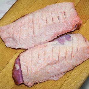 Gänsebrust mit Knochen aus Ungarn