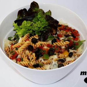 Mediterraner Nudelsalat