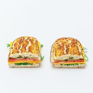 Halbe Panini mit Cheddar Käse, Zucchini und Tomate (2 Stück)