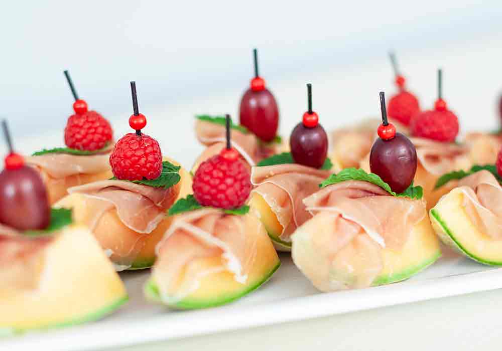 Melonenschiffchen mit Schinken, ab 12 Stk. – Bild 2